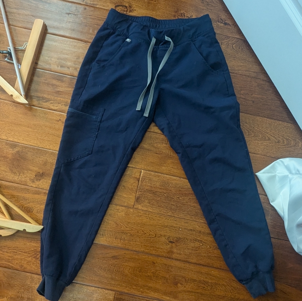 fig scrub bottom joggers